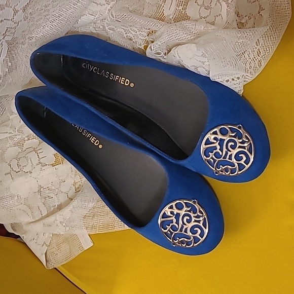Cityclassified Shoes - 👀💕pretty FLATS -SIZE 7.5💕